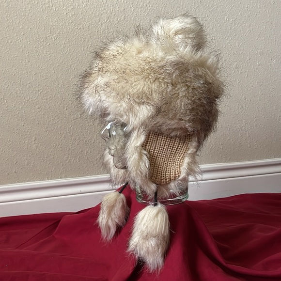 Fluffy Furs OS Knitted Beige Stretchy Hat, Lined with Cream Faux Fur - Picture 2 of 6